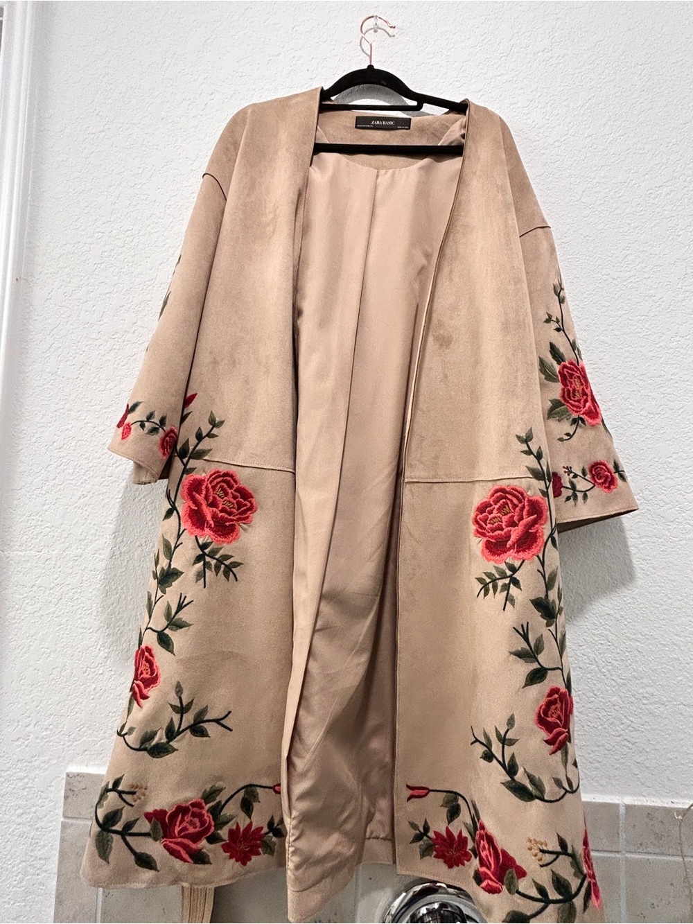 Zara Beige Open-Front kimono style Trench Coat with Red Rose Embroidery - Picture 2 of 5